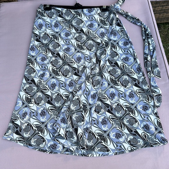 Gish’s Wrap Skirt and Halter Matching Top Made in Canada - Picture 6 of 8